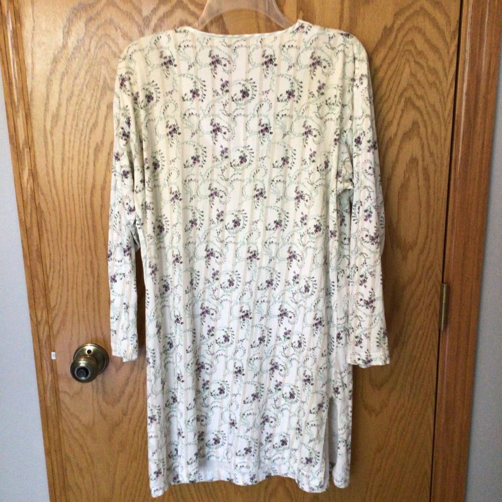 Kathryn - Flannel sleep shirt with purple flowers and ivory satin trim - Picture 3 of 5